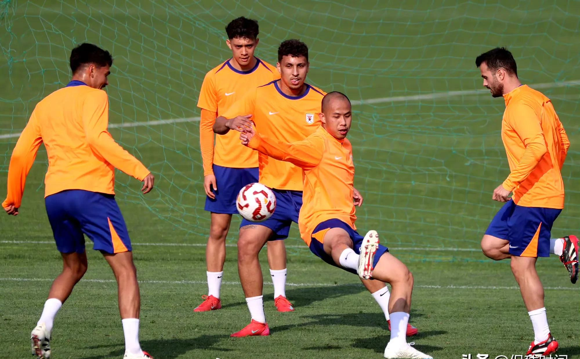 包含北京国安迎欧联关键赛，今晚回应争议，信心回归，训练强度明显提升的词条