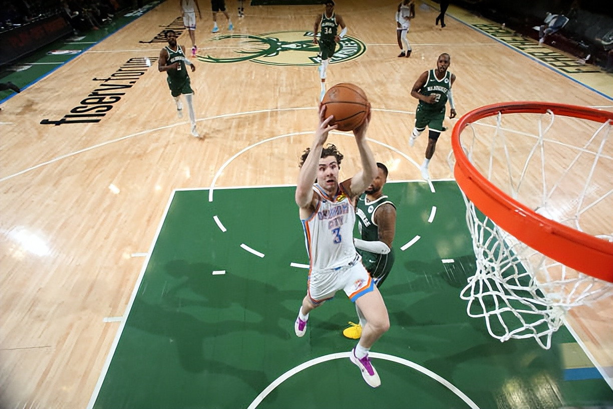 密尔沃基雄鹿发布备战花絮，国际比赛日伤情更新，NBA总决赛任务艰巨，年轻球员得到机会的简单介绍