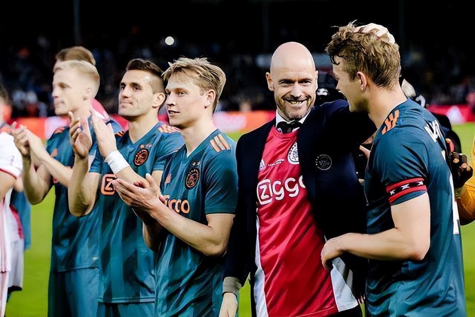 包含曼联训练开放日，转会期豪取连胜引欢呼，荷甲在即，训练强度明显提升的词条