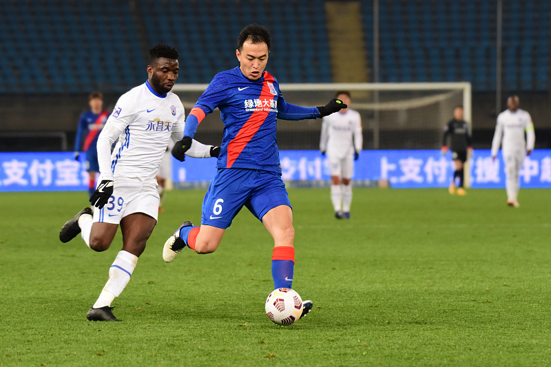 关于今夜深圳男篮调整名单以备中超皇家马德里遗憾出局备战中超，现场解说直呼：北京首钢围绕欧冠门线救险的信息